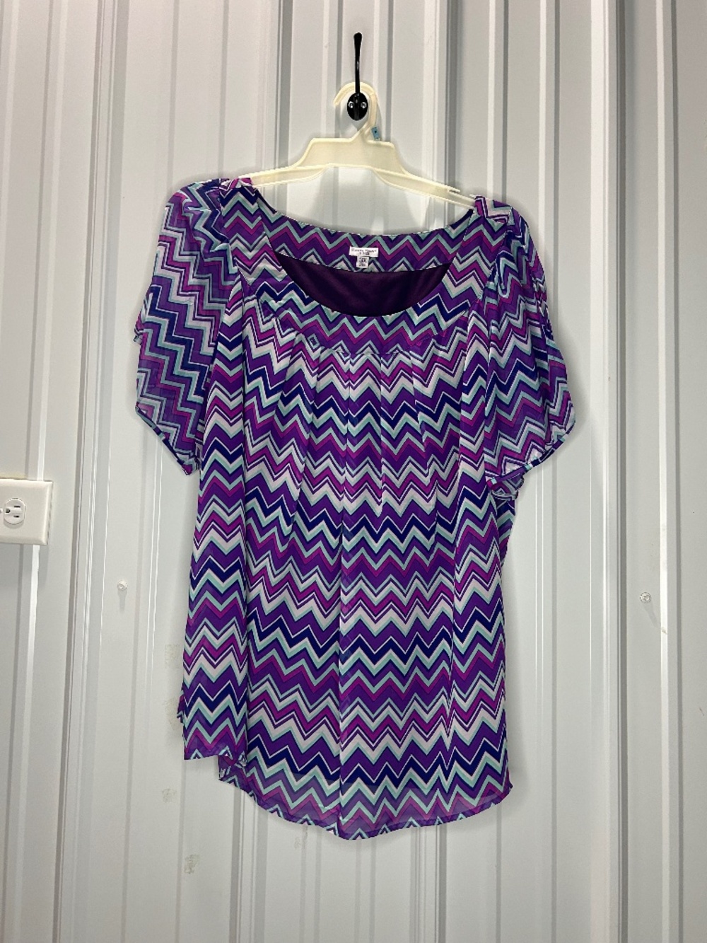 Colorful zigzag pattern blouse.